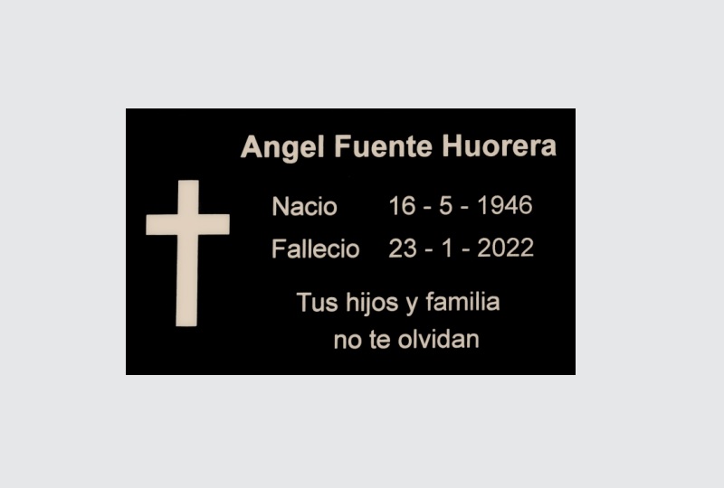 ejemplo de nichos con placas funerarias